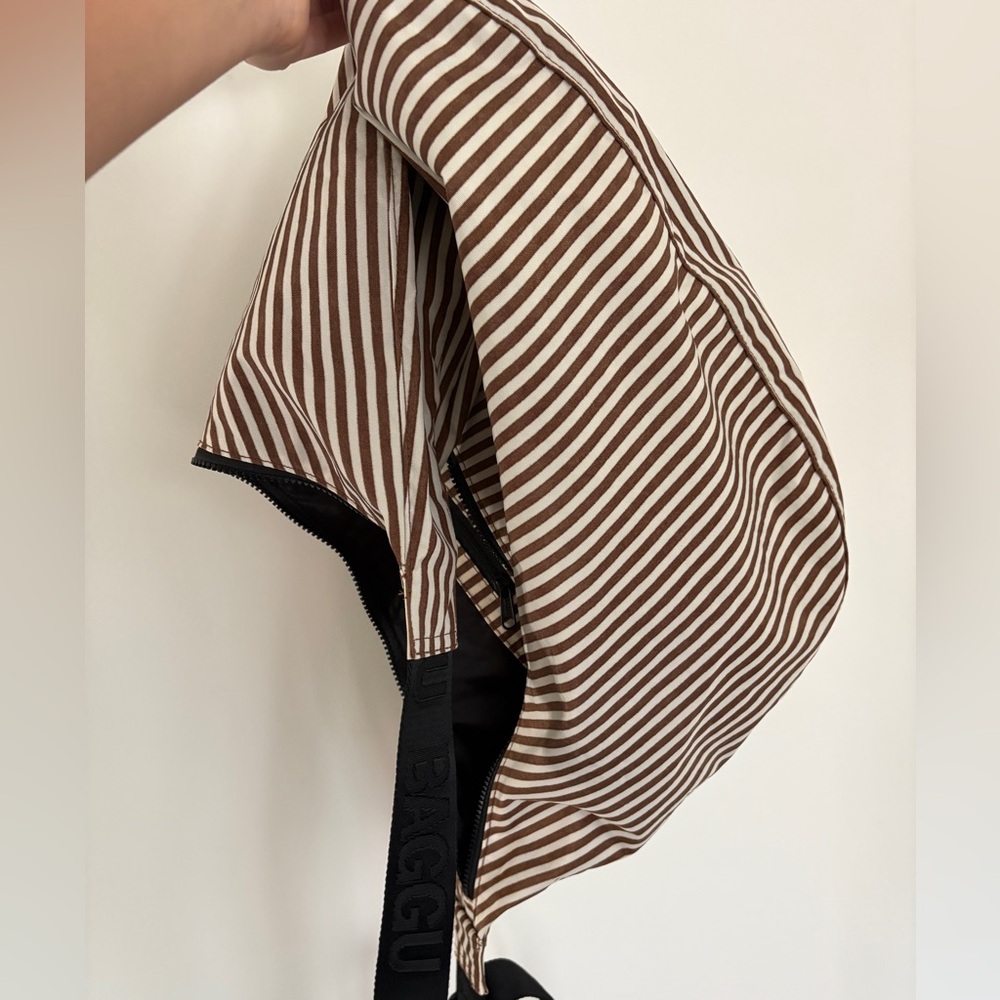 BAGGU Large Nylon Crescent Bag - Picture 5 of 9